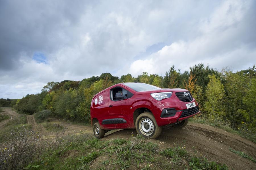  Vauxhall Combo Cargo 4x4 2020 года  (фото 3 из 13)